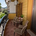 Apartment Dora's
